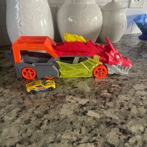 Hot Wheels Dragon Transporter with Yellow Car